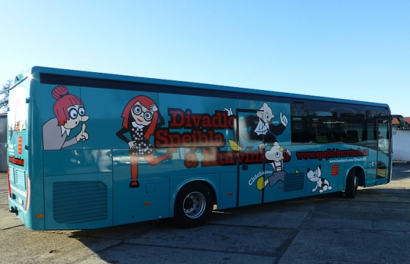 Zajímavý speciál pro Divadlo Spejbla a Hurvínka - přestavba Iveco Crossway