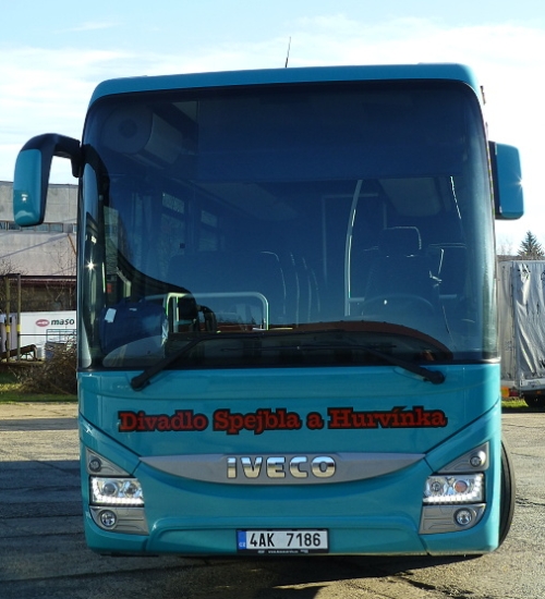 Zajímavý speciál pro Divadlo Spejbla a Hurvínka - přestavba Iveco Crossway