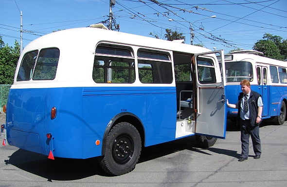 DSZO: O Velikonocích vyjede modrý historický autobus Škoda 706 RTO 