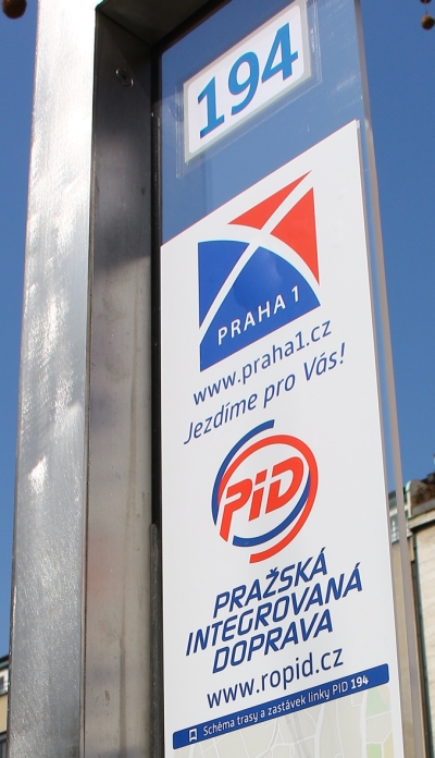 Obrazem: Dva malokapacitní busy SKD Stratos a linka 194 v Praze