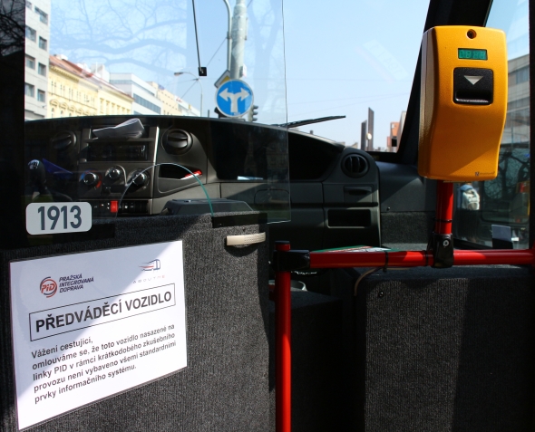 Obrazem: Dva malokapacitní busy SKD Stratos a linka 194 v Praze