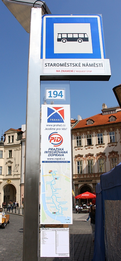 Obrazem: Dva malokapacitní busy SKD Stratos a  linka 194 v Praze
