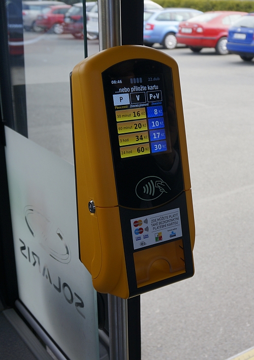 Obrazem: Ve vybraných vozidlech PMDP platba  bezkontaktní bankovni kartou