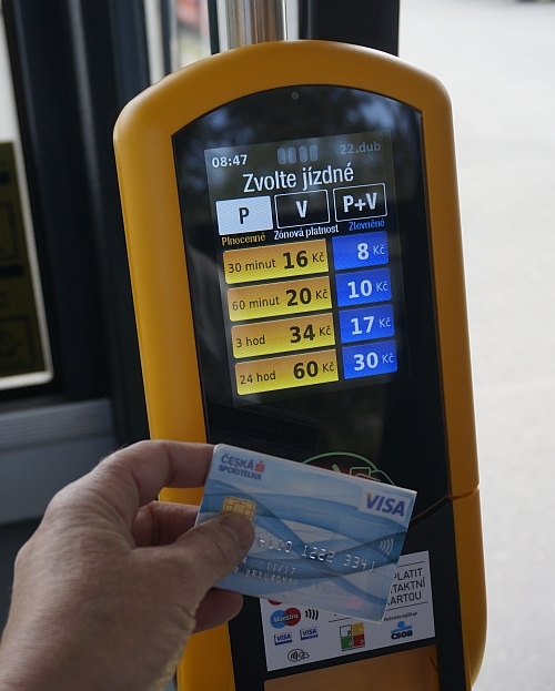 Obrazem: Ve vybraných vozidlech PMDP platba  bezkontaktní bankovni kartou