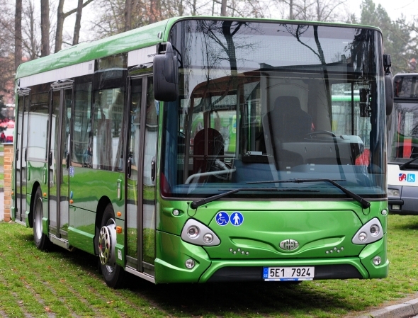 Malokapacitní Heuliez Bus vyzkouší DPmCB v historickém centru Českých Budějovic