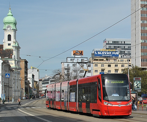 Obrazem z Bratislavy: První nízkopodlažní obousměrná tramvaj Škoda 30T ForCity 