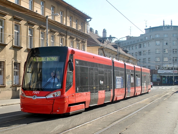 Obrazem z Bratislavy: První nízkopodlažní obousměrná tramvaj Škoda 30T ForCity 