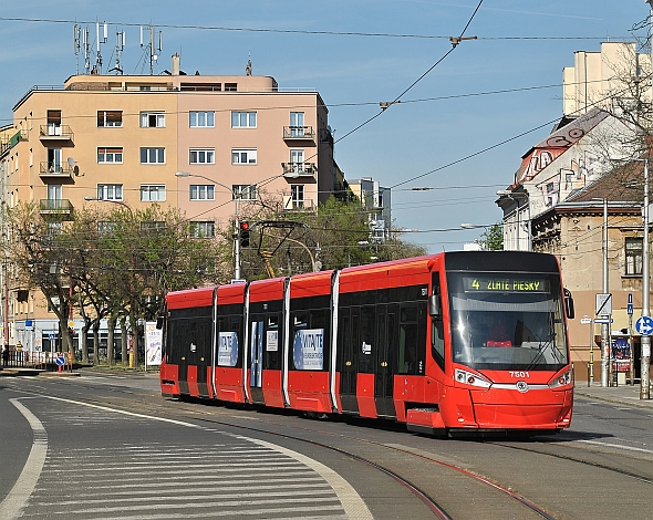 Obrazem z Bratislavy: První nízkopodlažní obousměrná tramvaj Škoda 30T ForCity 