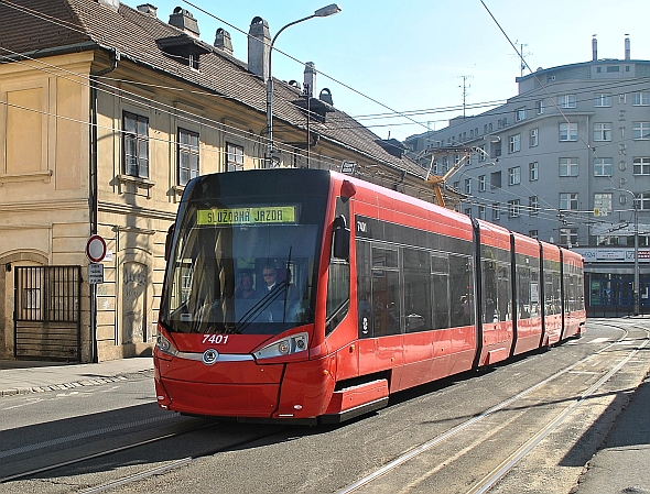 Obrazem z Bratislavy: První nízkopodlažní obousměrná tramvaj Škoda 30T ForCity 