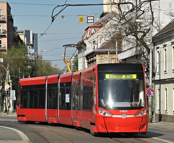 Obrazem z Bratislavy: První nízkopodlažní obousměrná tramvaj Škoda 30T ForCity 