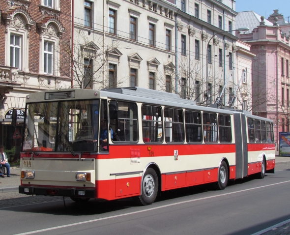 Do plzeňských ulic poprvé vyjel zrekonstruovaný historický trolejbus Škoda 15 Tr