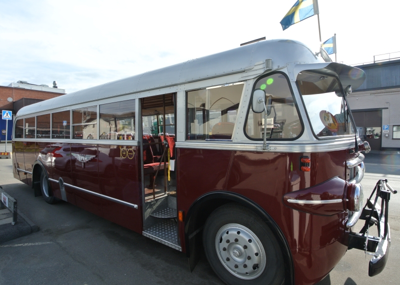 Úžasný historický autobus Scania-Vabis z roku 1951 s poštovní schránkou