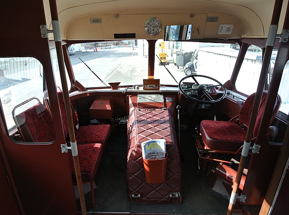 Úžasný historický autobus Scania-Vabis z roku 1951 s poštovní schránkou