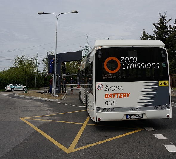 Obrazem: Instalace nabíjecí stanice pro elektrobusy v projektu ZeEUS v Plzni