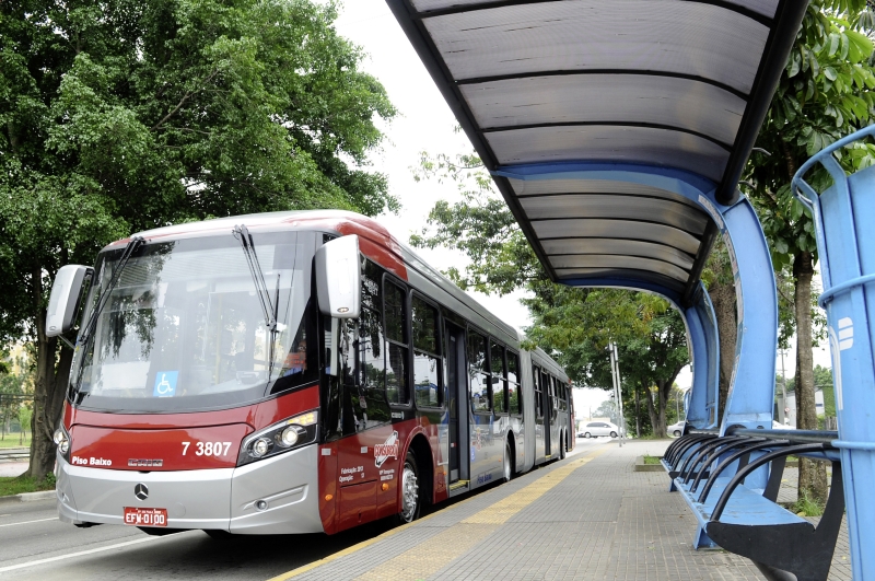 Obrazem: Dvoučlánkové autobusy pro systémy BRT na bázi Mercedes-Benz