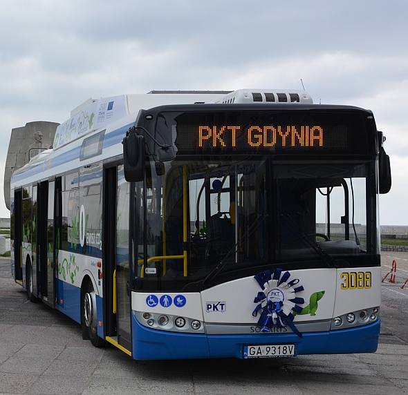 Jubilejní trolejbusy Solaris: 1000. pro Salzburg,   1001. pro polskou Gdyni