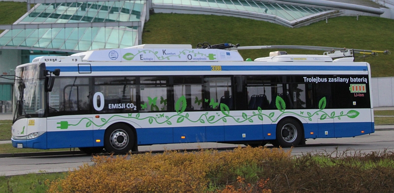 Jubilejní trolejbusy Solaris: 1000. pro Salzburg,   1001. pro polskou Gdyni