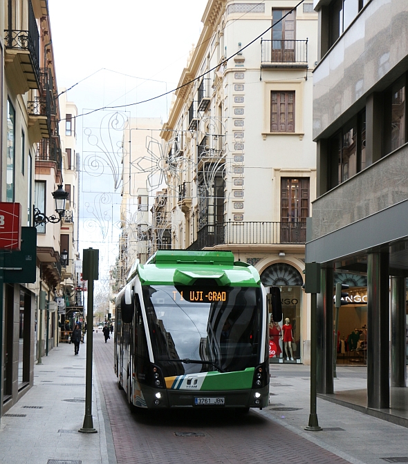 Futuristický trolejbusový provoz v Castellonu - fotografie Dirka Budacha