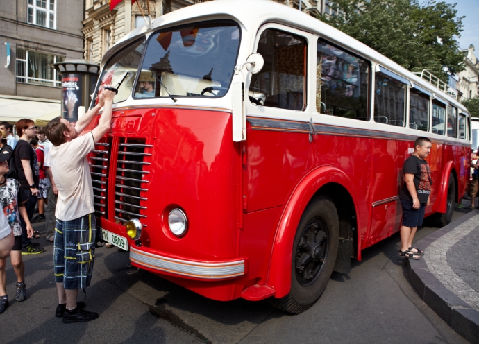 90 let autobusů v Praze. Autobusový průvod I. Veteráni