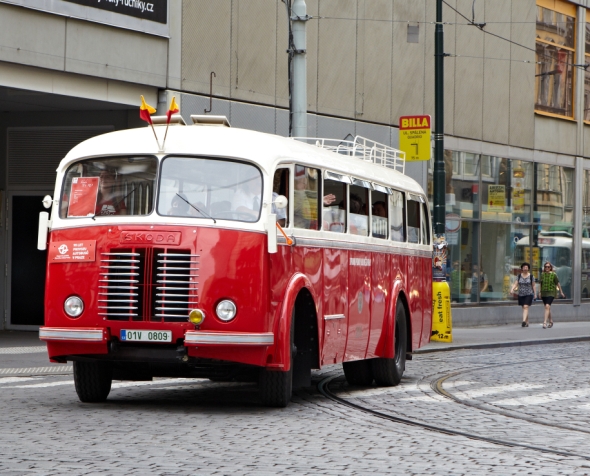 90 let autobusů v Praze. Autobusový průvod I. Veteráni