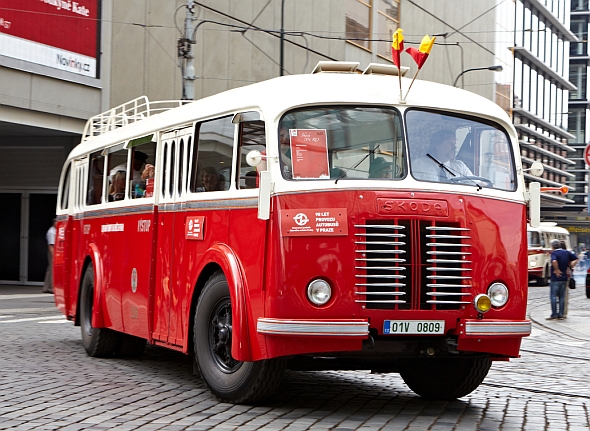 90 let autobusů v Praze. Autobusový průvod I. Veteráni