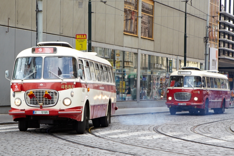 90 let autobusů v Praze. Autobusový průvod I. Veteráni