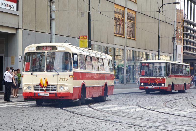 90 let autobusů v Praze. Autobusový průvod I. Veteráni