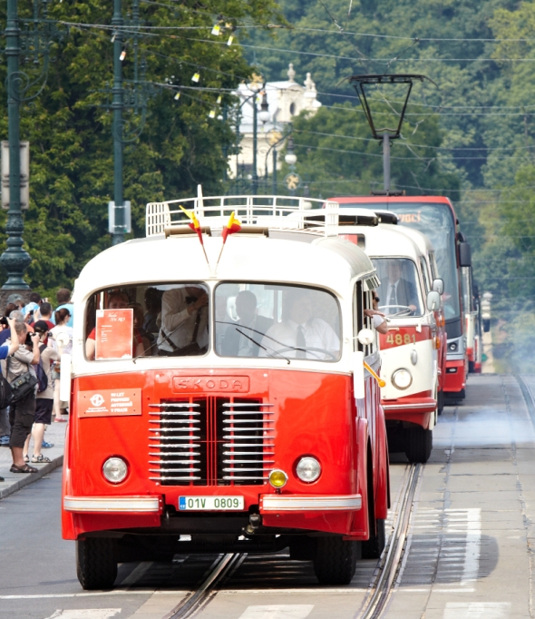 90 let autobusů v Praze. Autobusový průvod I. Veteráni