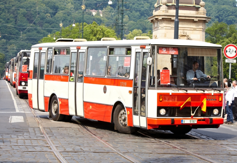 90 let autobusů v Praze. Autobusový průvod I. Veteráni