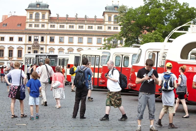 90 let autobusů v Praze. Autobusový průvod I. Veteráni