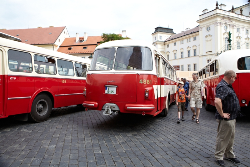 90 let autobusů v Praze. Autobusový průvod I. Veteráni