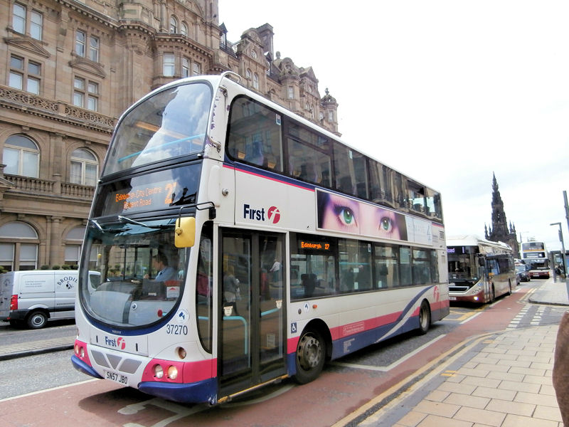 BUSportál SK: Autobusová pohľadnica zo škótskeho Edinburghu