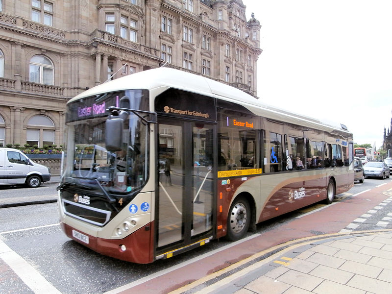 BUSportál SK: Autobusová pohľadnica zo škótskeho Edinburghu