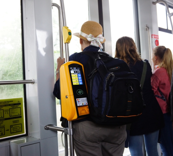 V Plzni se cestující odbaví také bezkontaktní bankovní kartou 