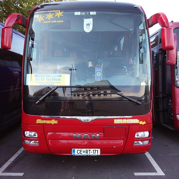 Autobusový pohled na Mezinárodní folklorní festival v německém Bitburgu