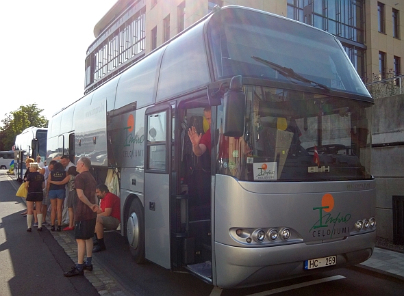 Autobusový pohled na Mezinárodní folklorní festival v německém Bitburgu