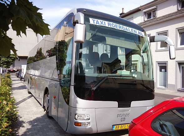 Autobusový pohled na Mezinárodní folklorní festival v německém Bitburgu
