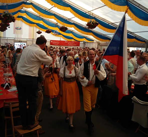 Autobusový pohled na Mezinárodní folklorní festival v německém Bitburgu