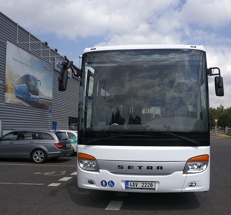 Obrazem: Jeden  z prvních sériových autobusů Setra 415 LE  business