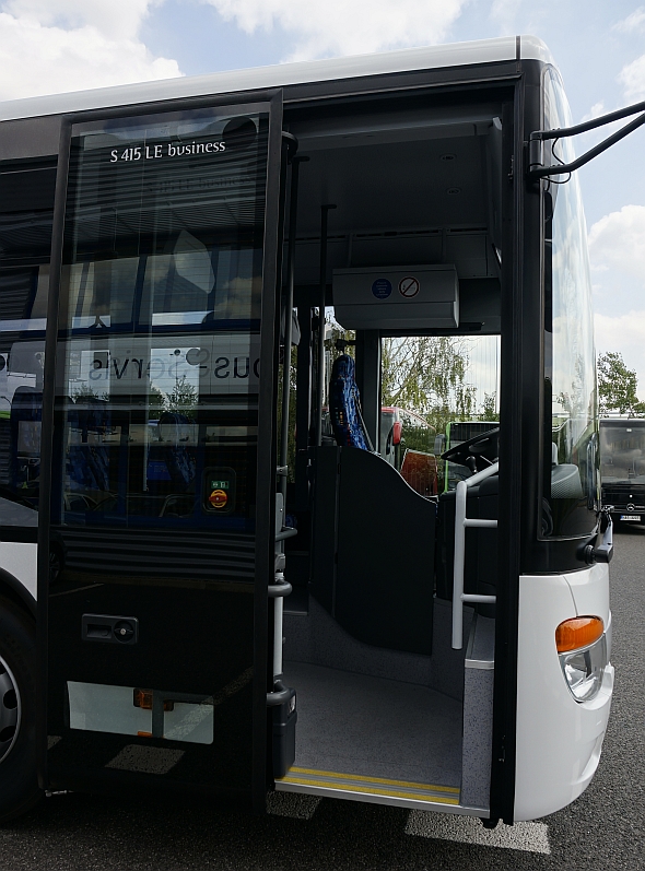 Obrazem: Jeden z prvních sériových autobusů Setra 415 LE business