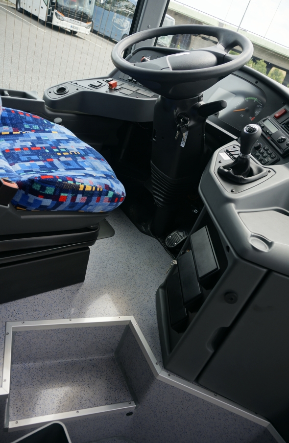 Obrazem: Jeden z prvních sériových autobusů Setra 415 LE business