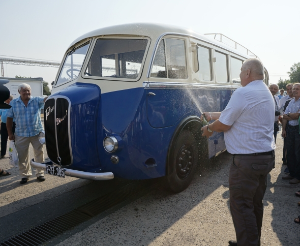 14. ročník veteránské přehlídky Zlatý bažant: Křest renovovaného autobusu Tatra 