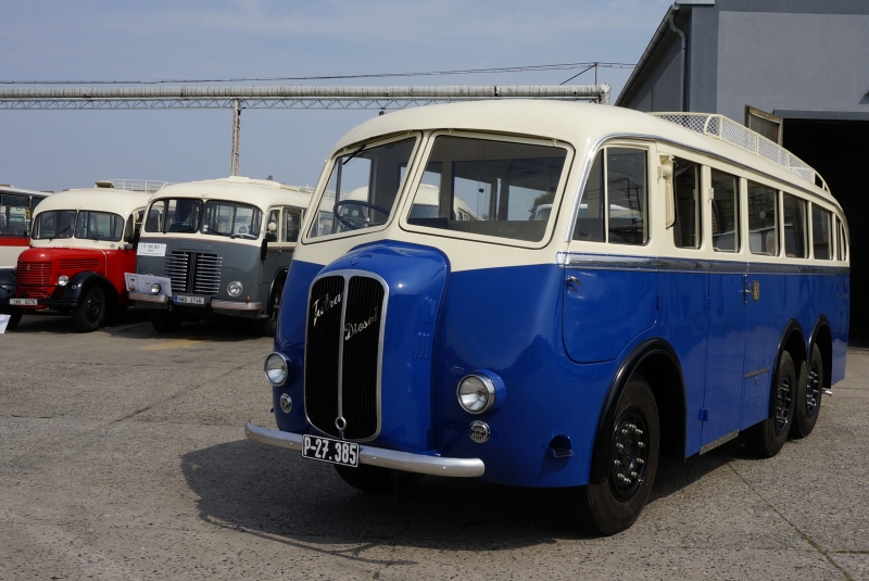 14. ročník veteránské přehlídky Zlatý bažant: Křest renovovaného autobusu Tatra 