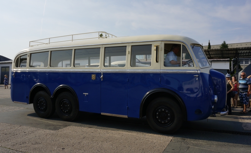 14. ročník veteránské přehlídky Zlatý bažant: Křest renovovaného autobusu Tatra 