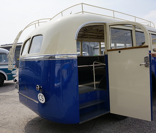 14. ročník veteránské přehlídky Zlatý bažant: Křest renovovaného autobusu Tatra 