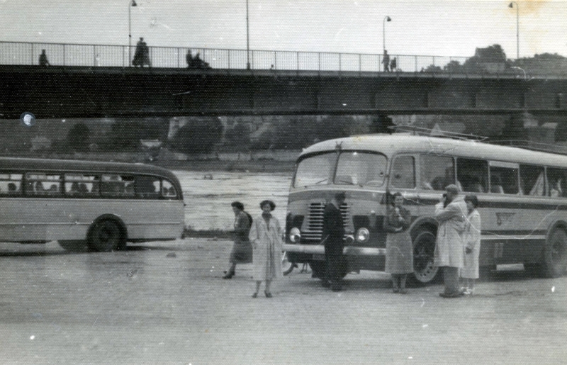Retro z 50. let: Z výletu do Drážďan zájezdovým autobusem Škoda 706 RO 