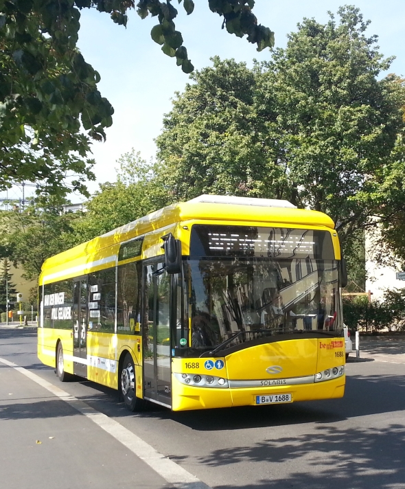 Čtyři indukčně napájené elektrobusy Solaris už jezdí v Berlíně