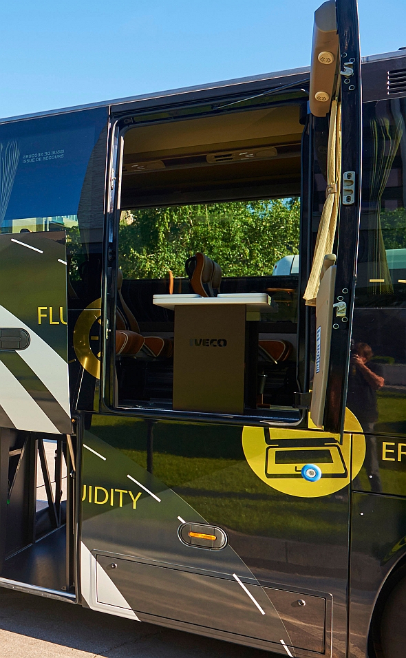 IVECO MAGELYS: International “Coach of the Year 2016”