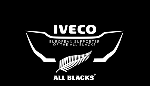 Autokar Iveco Magelys a tři vozy Iveco Daily Tourys dopravují All Blacks,