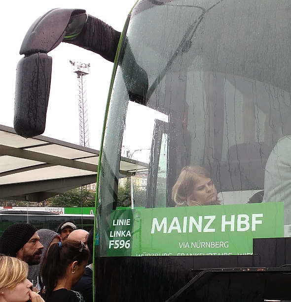 Zelené autobusy sítě MeinFernbus FlixBus nelze přehlédnout jak na ÚAN Florenc,